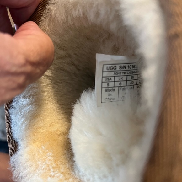 WOMEN’S UGG SHORT BOOTS - Picture 4 of 8